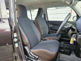 【運転席シート】へたりがちな運転席も大きなへたりがなく、綺麗な状態です。