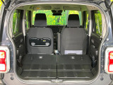 普段のお買い物や通勤、送迎等に十分な荷室スペースを確保しております。セカンドシートを倒すと、大きな荷物の積載も可能です♪