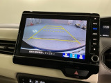 リバースギアに入れるだけで後方の表示へ切り替わります。夜間や雨の日の駐車も楽になりますよ。