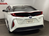 プラグインハイブリッド車は、ガソリンエンジンと電気モーターで動く自動車です。