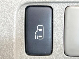 【パワースライドドア】スマートキーや運転席のスイッチでスライドドアの開閉が可能♪電動だから力を入れてドアを開ける必要が無く、小さいお子様でも、重い荷物を持っている時もラクに開け閉めできます♪