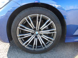 BMW純正アルミホイールです。納車時にはアルミホイールコーティングも承っております!是非ご検討下さいませ。