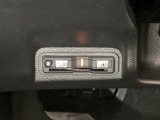 ハンドルの左下にETCがついています。高速道路の料金所の通過も楽々です。 カードの取り出しもしやすい場所についています。