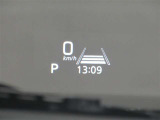 カラーヘッドアップディスプレイ付き。少ない視線移動で情報を確認できるので、運転の疲労軽減に繋がりますよ♪