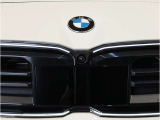 【キドニーグリル】BMWは約90年もの間、ほぼ全ての車両にひと目でBMWだと分かるこの特徴的なフロントグリルが備えられ、デザイン・アイコンとして親しまれてきました。