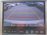 【バックモニター】後ろのカメラの映像がモニターに映し出されるので、後方の見えない死角や、障害物との距離感などもしっかり安全確認することができます。
