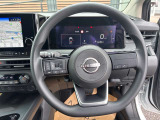 運転中のオーディオ操作は、ステアリングで行いましょう。安全運転で。