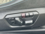 運転席メモリー付きフロント電動シート装備。