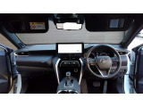 見晴らしのいいコクピット!広い範囲を見渡すことができ、ロングドライブでも疲れにくいです♪