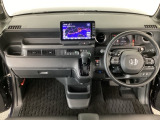 【前方視界】開放的な前方視界!運転がしやすく疲れにくいです♪窓が大きく、見通しがとっても良いおクルマですよ♪