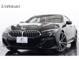 BMWのフラッグシップクーペである8シリーズの840iが入庫いたしました。ブラックサファイアメタリックに、フィオナレッド&times;ブラックのバイカラーのインテリアが組み合わされております。