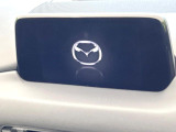 【マツダコネクトナビ】車内の雰囲気にマッチした一体型タイプのナビ。各種車輌設定やBluetooth再生等、様々な機能が楽しめます。直感的なダイヤル操作が可能で、使い勝手も良好です。