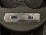 スマホや携帯音楽プレーヤーなどの外部機器を接続できる入力端子です