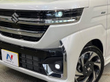 【LEDヘッドライト】悪天候や夜間走行時も良好な視界を確保し安心して運転できる高輝度LEDヘッドライトを装備!点灯速度が早く、消費電力も抑えられています。