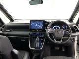 オシャレなインテリアで運転する気分も盛り上がりますよね^^