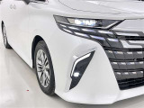フォグランプ装着車です。暗い夜道の車両前方を明るく照らします