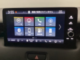 HondaCONNECT対応の便利なナビディスプレー。お持ちのスマートフォンと連携して、ナビやBluetoothでの音楽再生が可能です。デザインはもちろん、操作性も良好です。