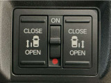 【両側パワースライドドア】両側がパワースライドドアになっており、運転席のスイッチやスマートキーでも開閉が可能です!開口部も広いので乗り降りも楽々♪