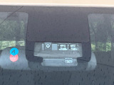 【トヨタセーフティセンス】走行中に前方の車両等を認識し、衝突しそうな時は警報とブレーキで衝突回避と被害軽減をアシスト。より安全にドライブをお楽しみいただけます。