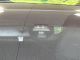 【シティブレーキアクティブシステム】低速走行中に前方の車両等を認識し、衝突しそうな時は警報とブレーキで衝突回避と被害軽減をアシスト。より安全にドライブをお楽しみいただけます。