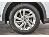 純正16インチアルミ、タイヤサイズは195/65R16です。
