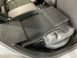 リアシートは簡単に倒すことができるので、ラゲッジルームも広がります。