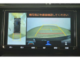 専用のカメラにより、上から見下ろしたような視点で360度クルマの周囲を確認することができます☆縦列駐車や幅寄せ時に活躍してくれます