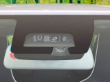 【スズキ セーフティサポート】走行中に前方の車両等を認識し、衝突しそうな時は警報とブレーキで衝突回避と被害軽減をアシスト。より安全にドライブをお楽しみいただけます。