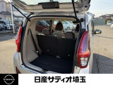 大きな荷物でも後席をスライドさせれば乗せる事が可能です
