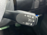 【クルーズコントロール】高速道路もラクラク走行。アクセルを離しても一定速度で走行ができ、長距離運転時の負担を軽減!加速・減速も簡単なスイッチ操作で調整できます。