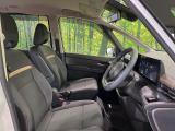 運転席シート廻りは使用感も少なく、良好な状態となっています。前オーナー様が丁寧に使っていたことがよくわかりますね。