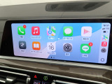 【アップルカープレイ】iPhoneがBMW車両とワイヤレスで接続されます。Apple CarPlayでは、オーディオストリーミングやメッセージングアプリがディスプレイに表示されます。