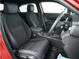 運転席のスペースはゆったりしていて、視界も広く確保されているので普段の運転からロングドライブまで快適です。