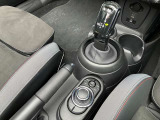 車両の詳細、ご質問につきましては、弊社営業スタッフまでお気軽にご連絡下さいませ。遠方のお客様には実車の詳細画像送信も承ります。