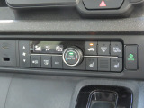 オートエアコンなので、スイッチひとつでオールシーズン快適に過ごすことができます。