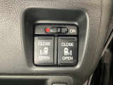 リアドアは乗り降りに便利な両側電動スライドドアです。また運転席に座っていながらスイッチ操作で自在にスライドドアを開け閉めできます。
