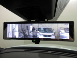 スマートルームミラー付きで後部座席に乗車してても後方がしっかり見れます