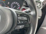 【アダプティブ・クルーズ・コントロール】予め設定した車速内でクルマが自動的に加減速。 前走車との適切な車間距離を維持しながら追従走行し、高速道路でのドライバーの疲労を軽減。「安全」をお求めください。