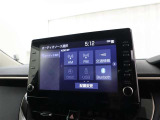 <Bluetooth>スマートフォンなどの機器と車をBluetoothで接続すると、ワイヤレスで音楽を再生できます。