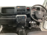【前方視界】開放的な前方視界!運転がしやすく疲れにくいです♪窓が大きく、見通しがとっても良いおクルマですよ♪