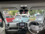 視界広々で運転しやすいインパネ