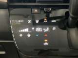 段差のないパネルスイッチのオートエアコン付きです。予め温度設定すれば後はセンサーが感知して設定温度を保ってくれますので快適なドライブが楽しめます。雨の日のガラスの曇りもなく安全な運転ができます。
