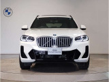 BMW代表的な特徴のキドニーグリル。BMWのすべてのモデルに採用され、BMWらしさを強調しております。
