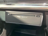 【CD/DVDデッキ】オプションのCD/DVDデッキを搭載。ディスプレイオーディオでエンタメをお楽しみいただけます。