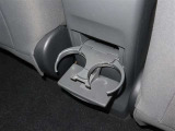 収納式のカップホルダー!やはりしっかりしている純正の装備が良いですね!
