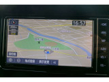 純正7インチT-Conecctナビを装備。タッチパネル式で使いやすく、お出かけもラクラクです。