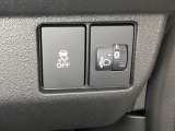 ハンドルの右側にはヘットライトリベライザーとVSA(ABS+TCS+横滑り抑制)の解除スイッチがついています。ヘッドライトリベライザーは道路状況や積荷の加重に応じてライトの高さを調節できます。