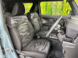 運転席シート廻りは使用感も少なく、良好な状態となっています。前オーナー様が丁寧に使っていたことがよくわかりますね。