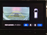 バックでの車庫入れも安心です! リアカメラが付いているバックモニター付のナビを装備しております。バンパーについているソナーや、操作線もついており距離感も画面から確認できます。