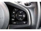 安全運転支援システムHonda SENSINGを搭載。衝突軽減ブレーキや、誤発進抑制機能、アダプティブクルーズコントロール、車線維持など複数の先進技術で安心・快適なドライブをサポートします。